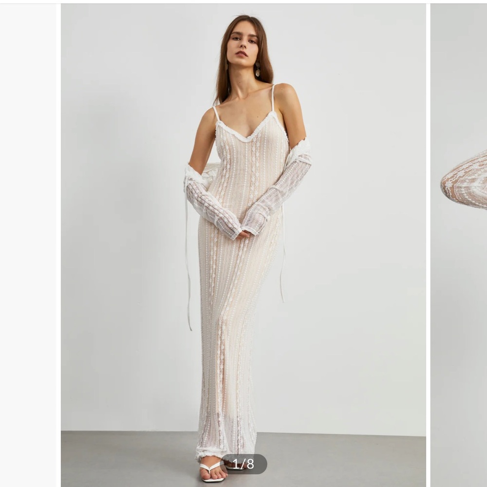 Commense long white floral dress- very flattering